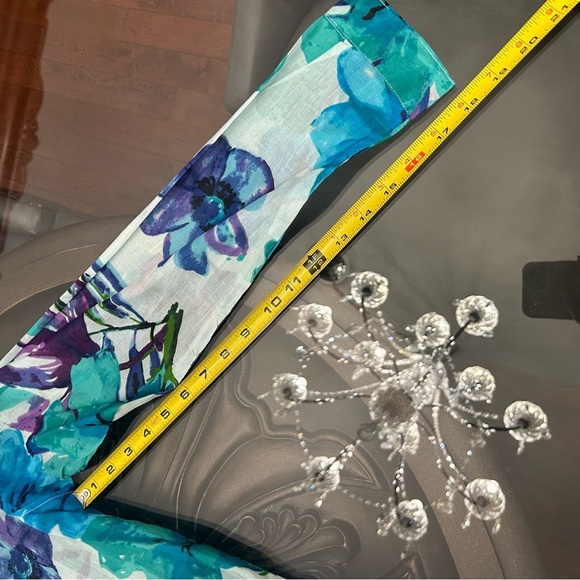 ➕Orange Floral Button-Up 34.5” Shirt
Light cotton fabric Bright - Picture 7 of 8